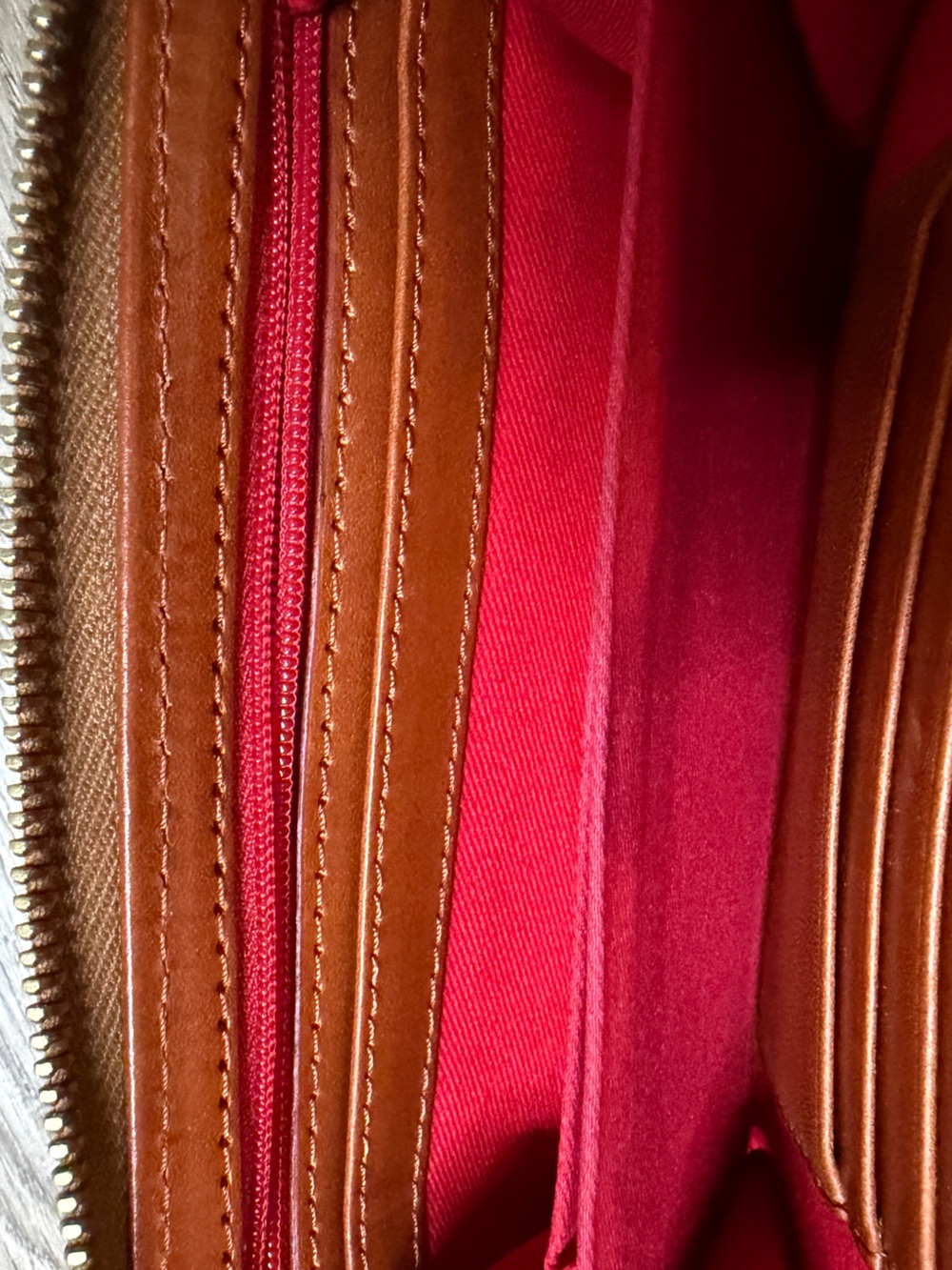 Dooney & Bourke Brown Pebbled Leather Continental Wallet with Gold Plaque - Picture 4 of 7